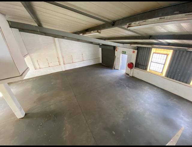 228M² WAREHOUSE TO LET IN PHOENIX INDUSTRIAL